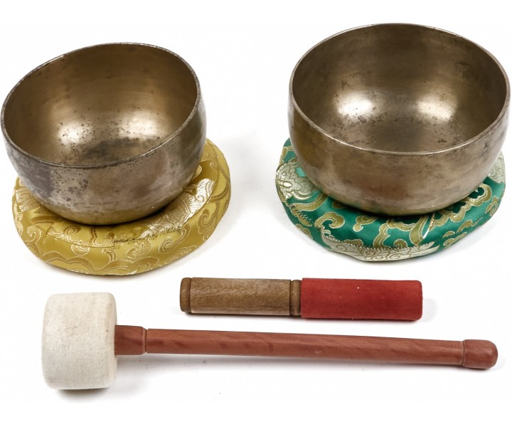 Set aus alten Himalaya-Klangschalen ST 12/2 „Geheimnisvoller Einblick“