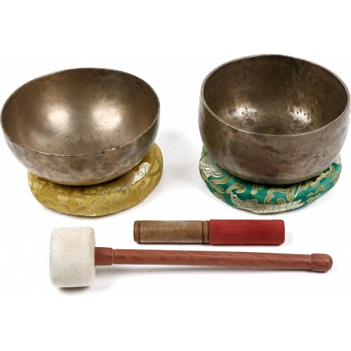 Set aus alten Himalaya-Klangschalen ST 13/2 „Mächtige Umarmung“