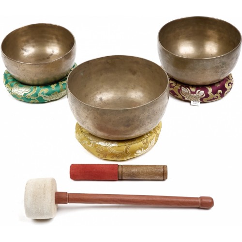 Set aus alten Himalaya-Klangschalen ST 2/3 „Neuer Weg“