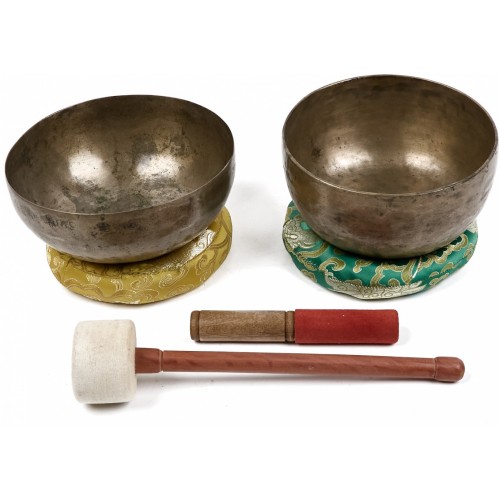 Set aus alten Himalaya-Klangschalen ST 9/2 „Unter der Oberfläche“