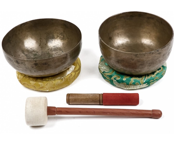 Set aus alten Himalaya-Klangschalen ST 9/2 „Unter der Oberfläche“